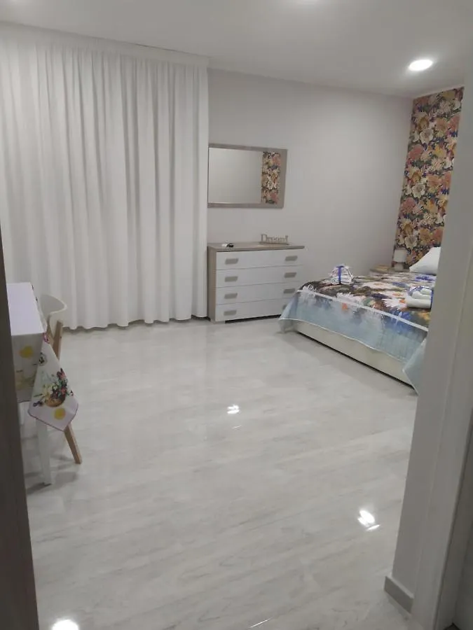 Shine Flowers Room Scordia